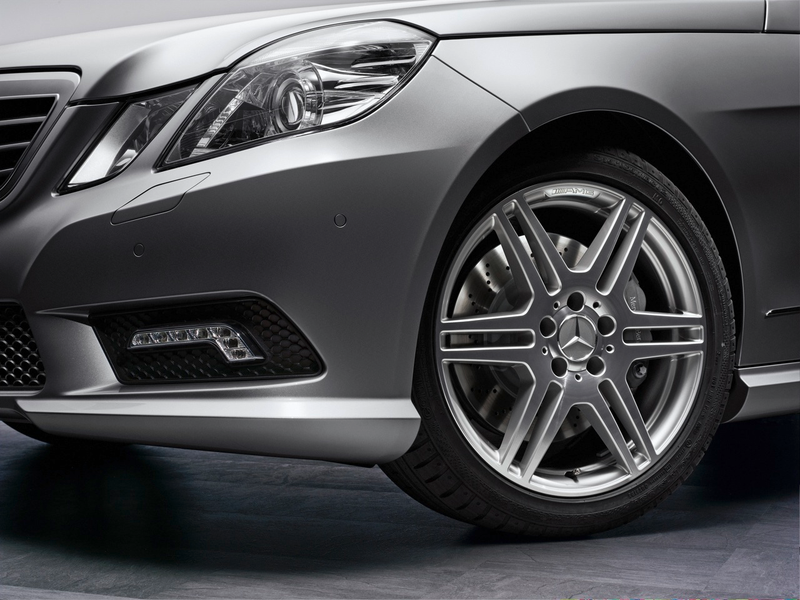 Illustration for article titled 2010 Mercedes E-Class: Mega Gallery